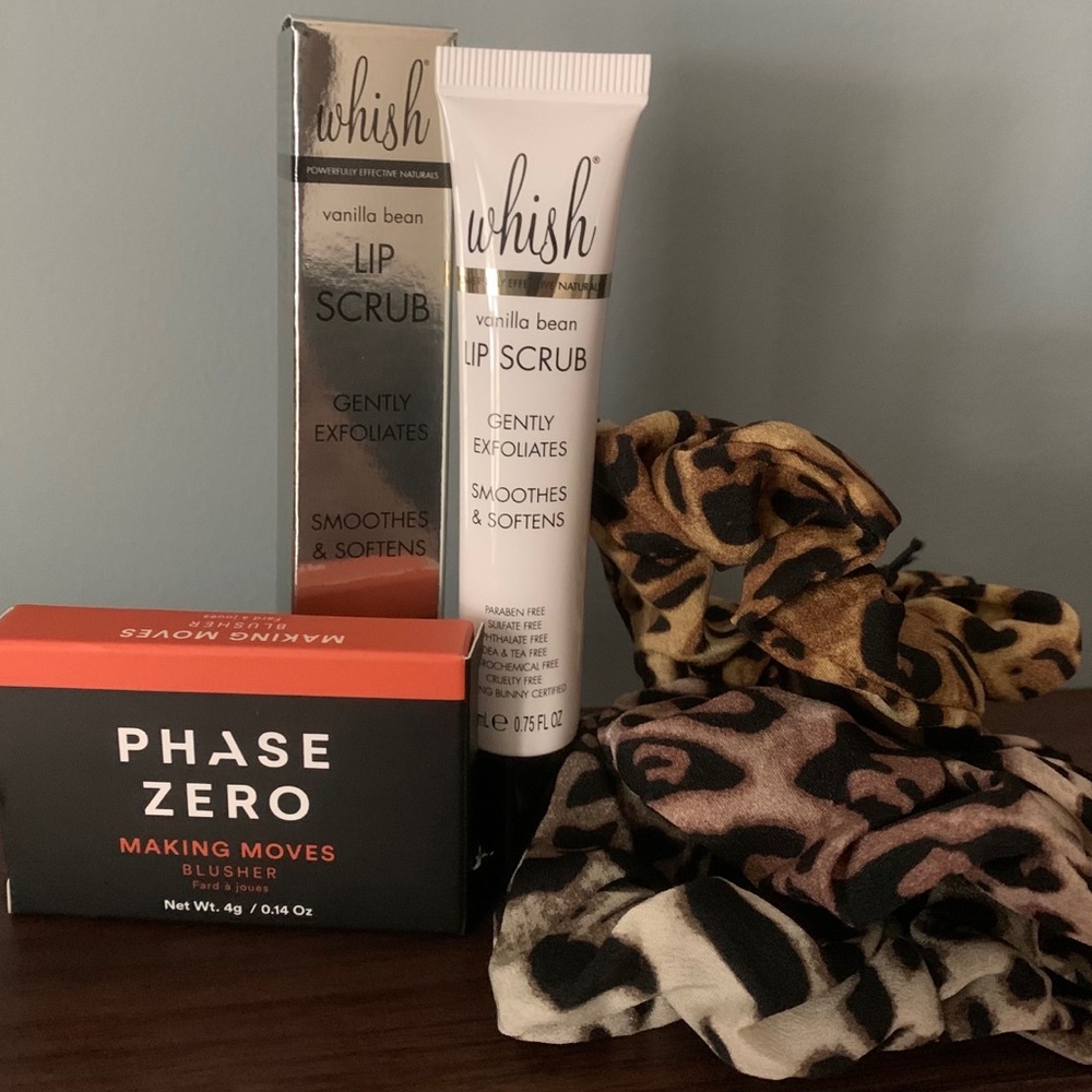 2/$22 ✨ Hair scrunchies + blush + lip scrub trio